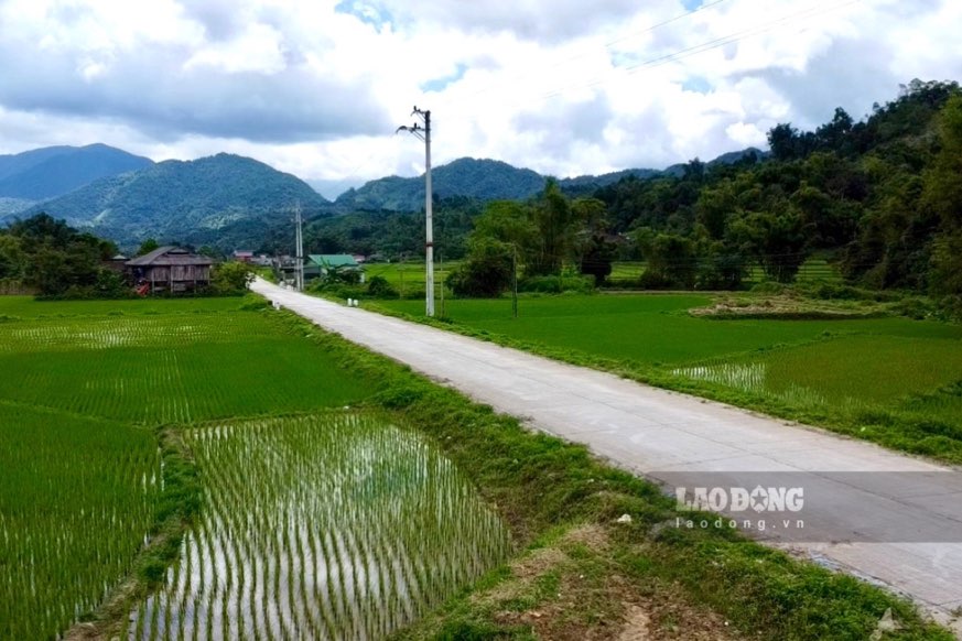 Được khởi công từ tháng 6.2022, đến nay tuyến đường giao thông kết nối liên vùng đã hoàn thành, đưa vào sử dụng, giúp đi lại người dân dễ dàng, đặc biệt sẽ thúc đẩy giao thương hàng hóa, đặc biệt là mặt hàng nông sản địa phương.