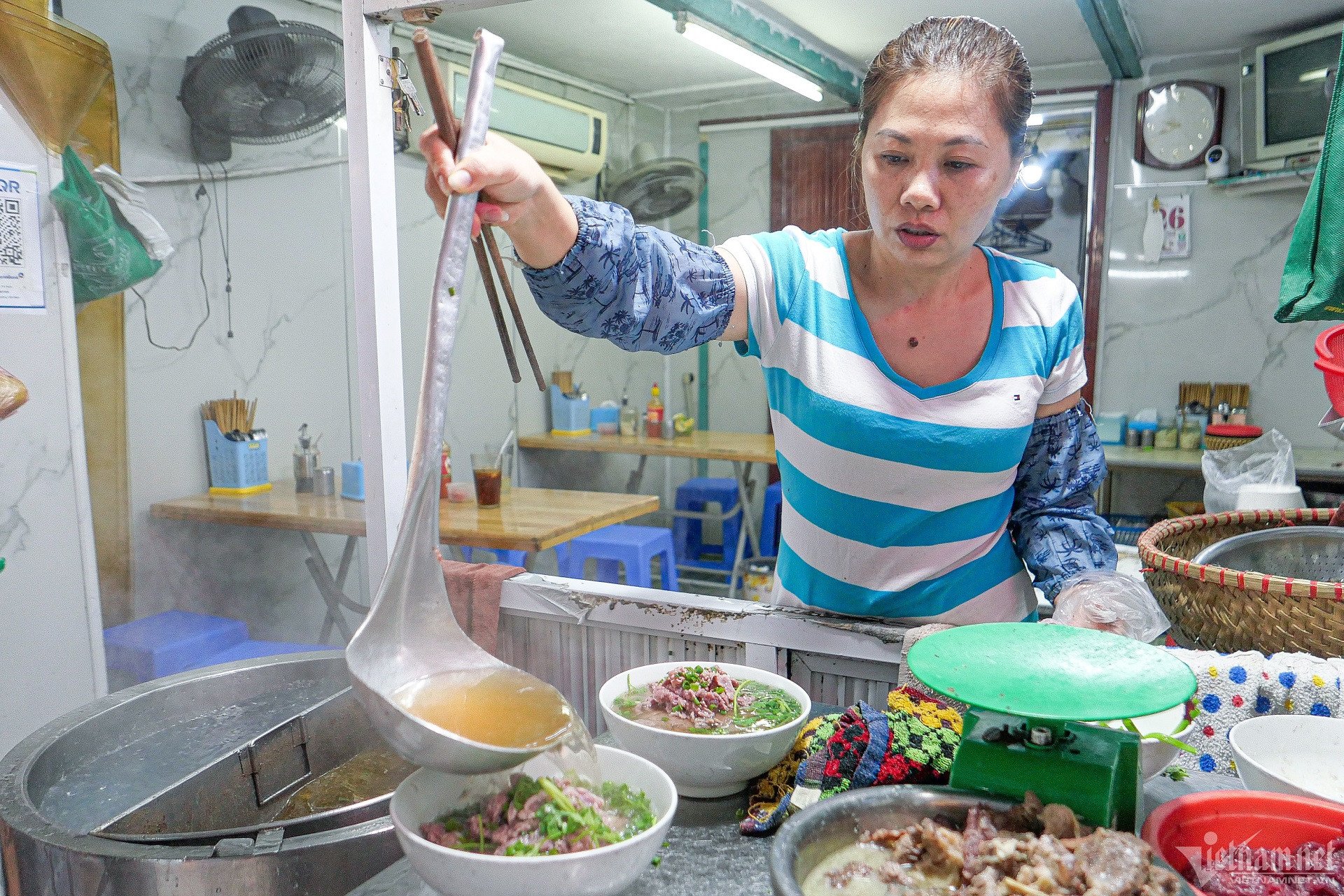 Hai con ngõ 'nhỏ nhưng có võ' ở Hà Nội, khách cầm 100.000 thoải mái ăn ngon - 8