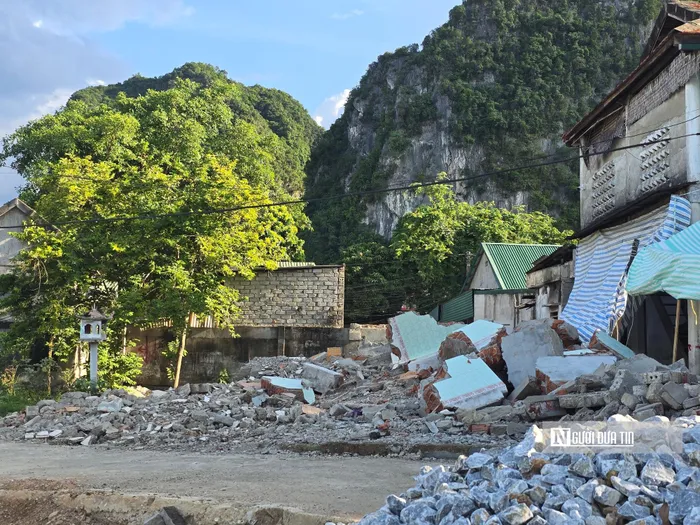 Có 4 hộ dân sinh sống trước cầu Thanh Nam phải di dời, nhưng 1 hộ dân vẫn chưa đồng ý bàn giao.