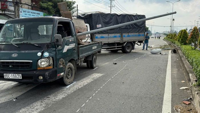 Quá trình di chuyển, xe tải gây tai nạn chạy tốc độ cao, liên tục lấn làn ngược chiều.