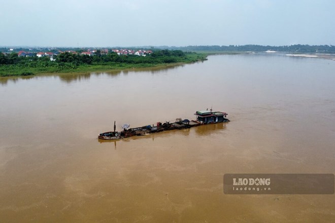 Vẫn tranh thủ khai thác sau lệnh dừng 35 mỏ cát ở Phú Thọ