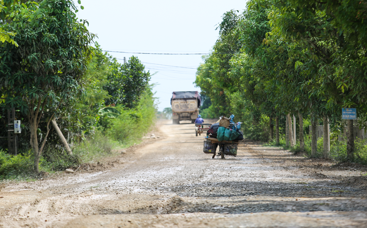 ‘Binh đoàn’ xe tải cày nát đường ở Hà Tĩnh, dân khốn khổ sống chung với bùn đất - 9