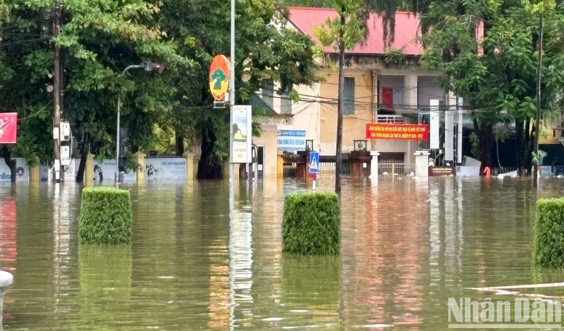 Nước đã ngập toàn thành phố Tuyên Quang ảnh 5