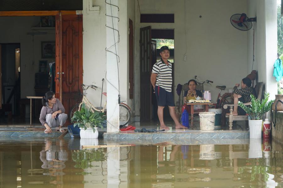 Biển nước "bủa vây" hàng trăm hộ dân tại Thanh Hóa - Ảnh 3