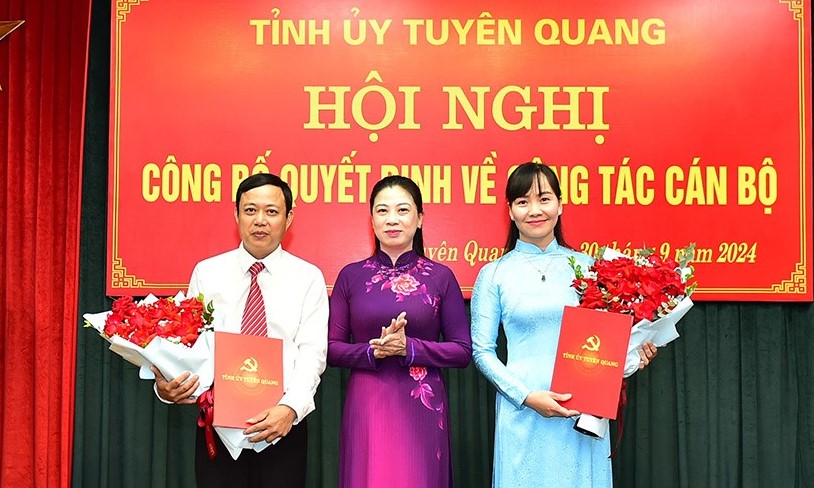 Hội nghị công bố quyết định về công tác cán bộ tại tỉnh Tuyên Quang. Ảnh: VGP