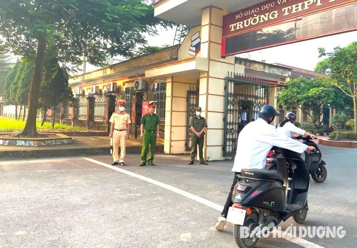 Công an huyện Bình Giang tăng cường kiểm soát trật tự, an toàn giao thông nhân dịp đầu năm học mới