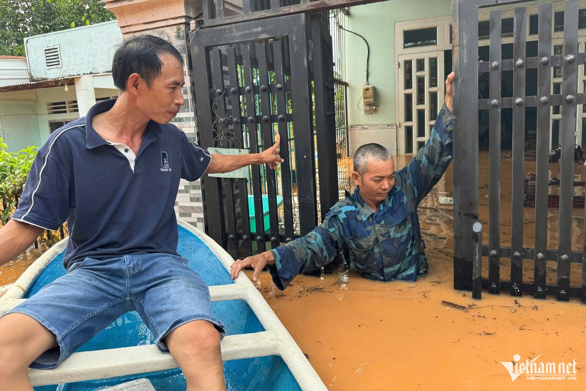 2 cha con bị điện giật, hàng trăm hộ dân ở Đồng Nai chìm trong biển nước ảnh 2