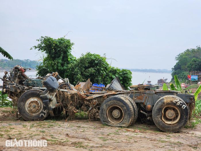 Nhiều phương tiện gặp nạn trong sự cố cũng đã được trục vớt. Hiện vẫn còn 4 nạn nhân mất tích bao gồm: Nguyễn Thị Lan (19 tuổi, trú ở huyện Tam Nông, Phú Thọ); Nguyễn Hà Chi (19 tuổi, ở Đắk Nông); Nguyễn Thị Bích Hằng (36 tuổi, TP Việt Trì, Phú Thọ); Nguyễn Thị Yến (45 tuổi, ở huyện Lâm Thao, Phú Thọ). 