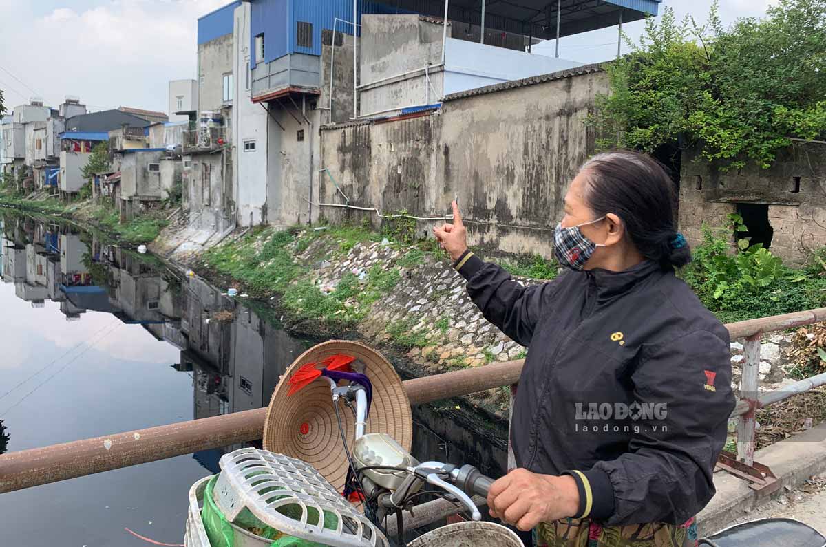 Người dân bức xúc vì tình trạng ô nhiễm kênh Gia diễn ra suốt nhiều năm nay. Ảnh: Hà Vi